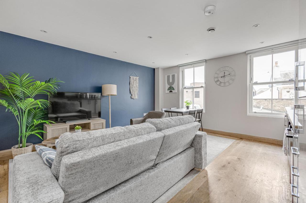 Contemporary 2 Bedroom Apt, Town Centre By Tent Serviced Apartments Chertsey Exterior photo