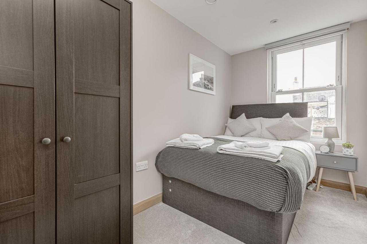 Contemporary 2 Bedroom Apt, Town Centre By Tent Serviced Apartments Chertsey Exterior photo